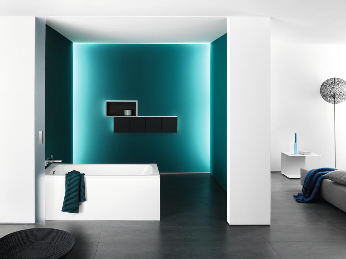 White Kaldewei Advantage Cayono 1700mm single-ended steel bath with smooth curves, designed for modern bathroom installation.