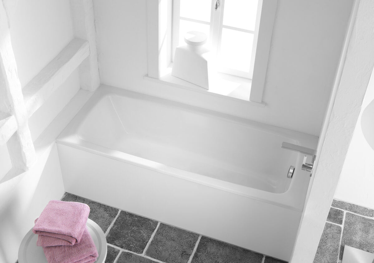 White Kaldewei Advantage Cayono 1700mm single-ended steel bath with smooth design, ideal for modern bathroom setups.