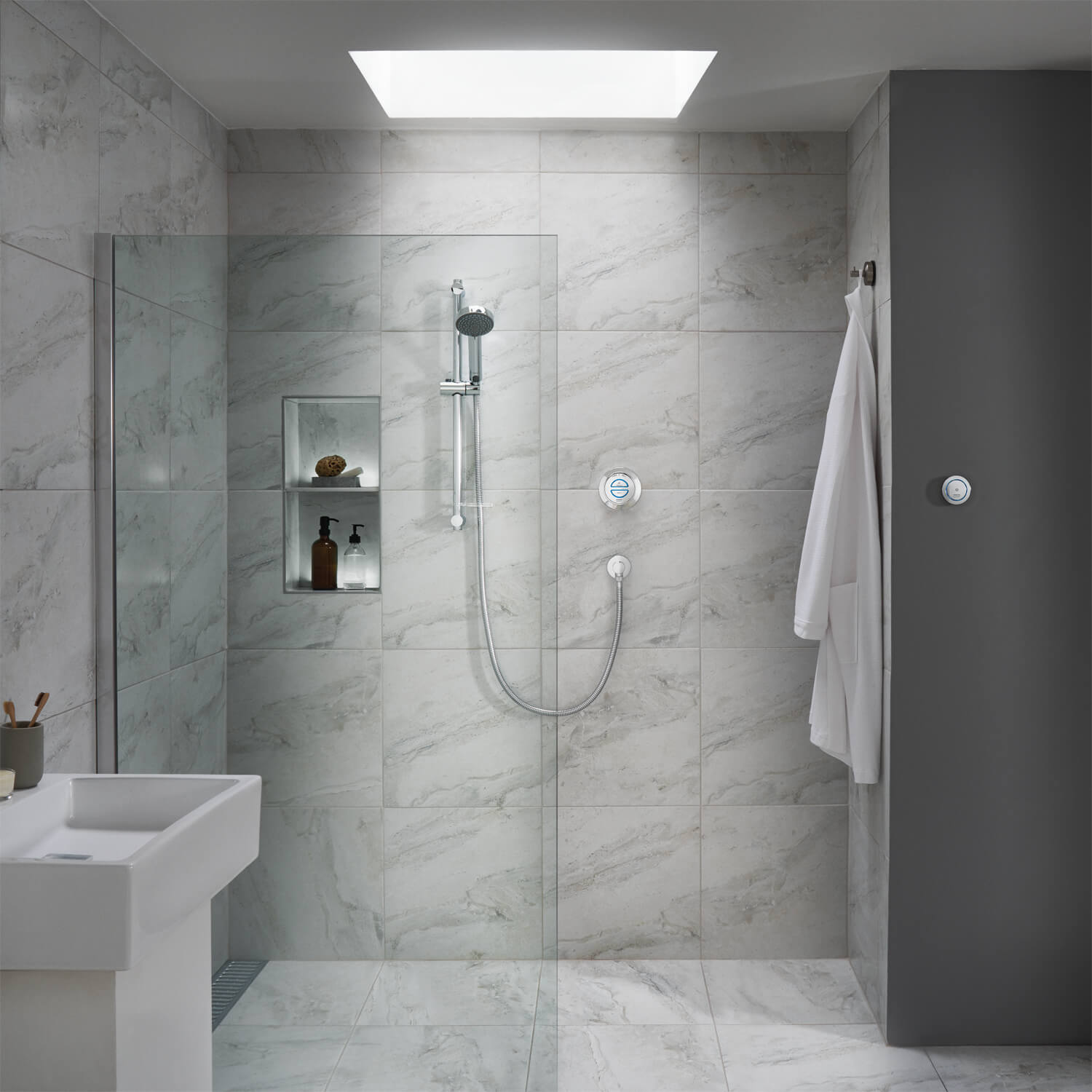 Aqualisa Quartz Classic Smart Concealed Shower With Slide Rail Kit