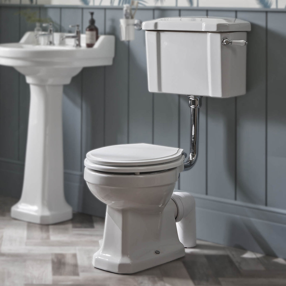 White Tavistock Vitoria traditional WC pan with low level cistern, 481x450mm, featuring classic design and durable ceramic finish.