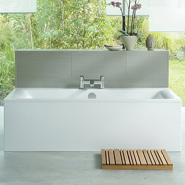 Double-ended rectangular bathtub by Ideal Standard Concept Idealform, 1700x750mm, with a sleek white finish.