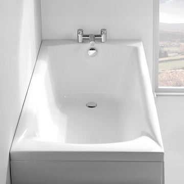 White Carron Delta single-ended acrylic bath by Tuskan Tiles, measuring 1650 x 700mm, with a sleek straight design.