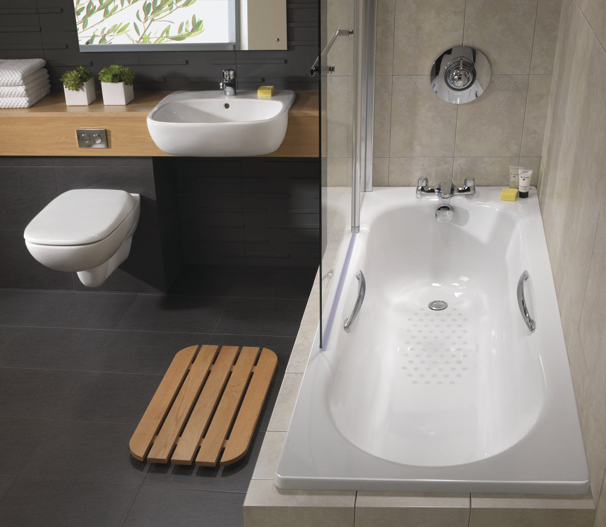 White single-ended steel bath with legs and grips by Tuskan Tiles, featuring a classic design and sturdy construction.