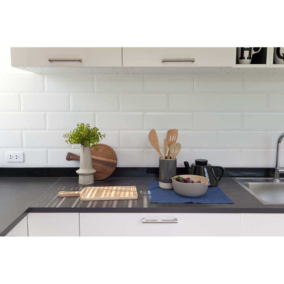 Biselado 10x20 White Gloss Bevelled Ceramic Tile
